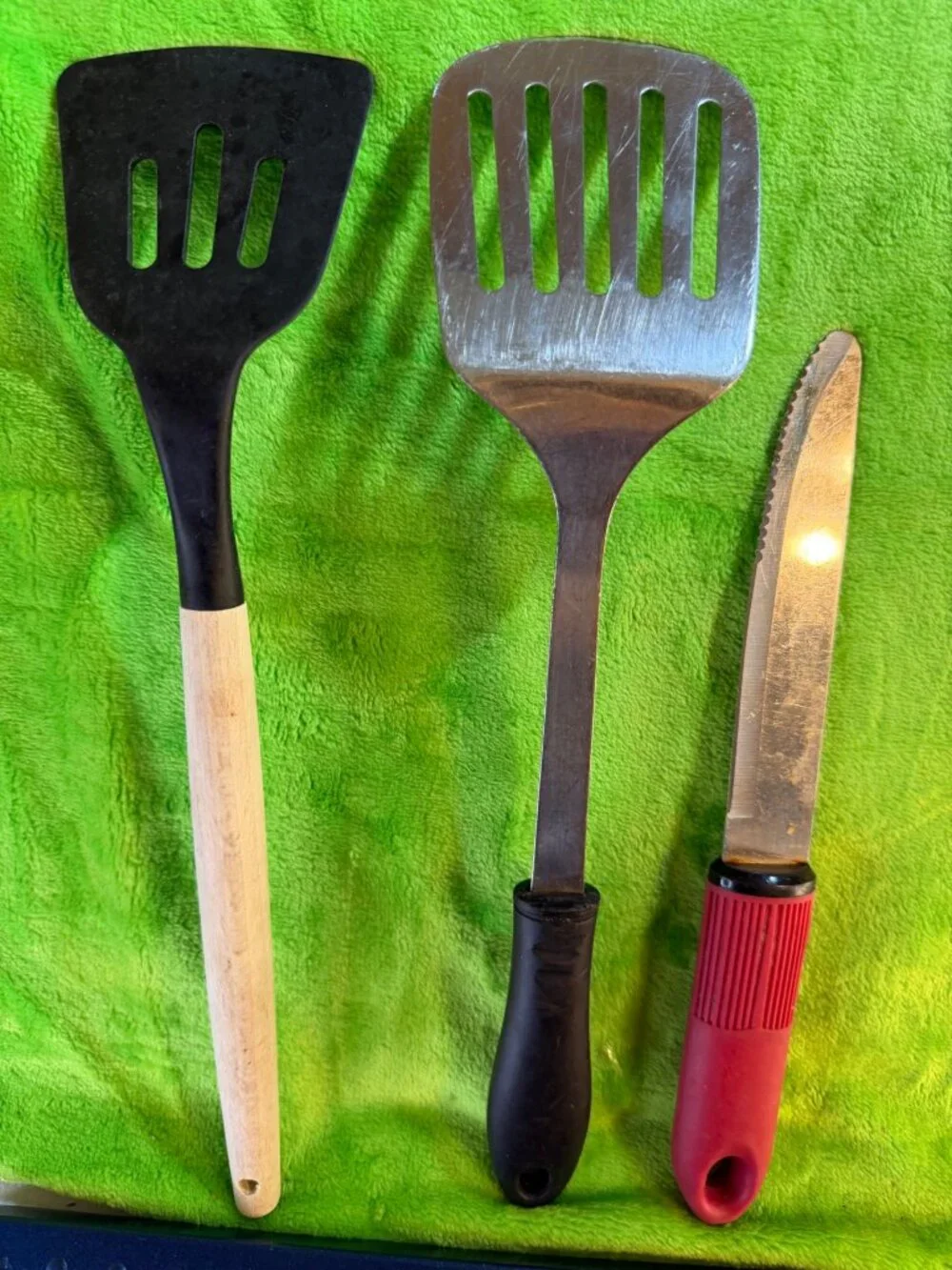 Kitchen Utensil Set with Spatulas and Serrated Knife